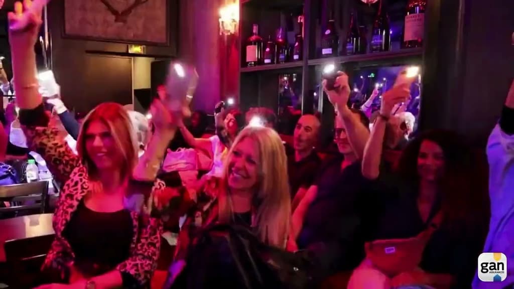 Soirée d'intégration des étudiants au Jamel Comedy Club 2024