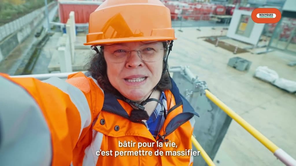 On vous emmène à la rencontre de Stéphanie, qui supervise un laboratoire hors du commun au siège de Bouygues Construction ! 