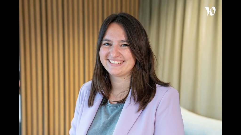 D'une alternance à un CDI, en tant que Chef de Projet Marketing Opérationnel chez Henner, découvrez le parcours de Lili-Morgan.