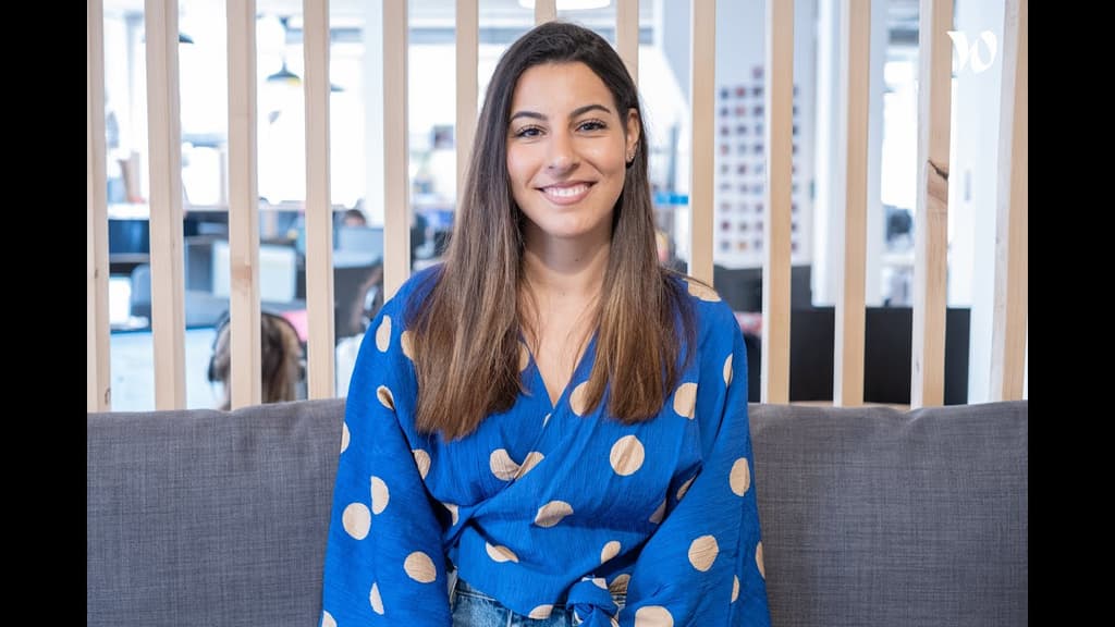 Présentation d'Anissa, responsable CRM (pôle Marketing) chez En Voiture Simone !