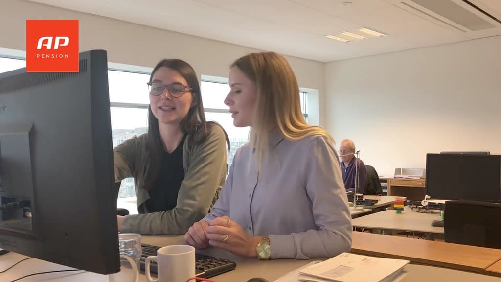 Med Frederikke, Finanselev i AP Pension.