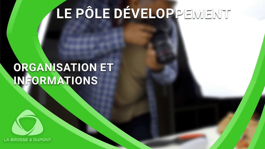 Le pôle développement qui regroupe des ingénieurs, des graphistes, des motion designer, photographes et vidéastes
