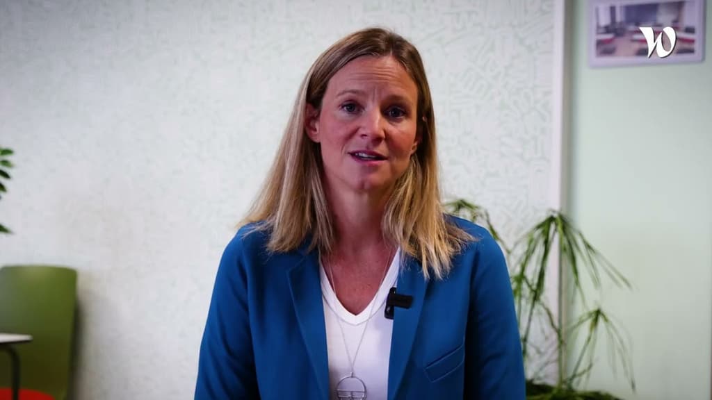 Navina, Responsable du département relations investisseurs et RSE