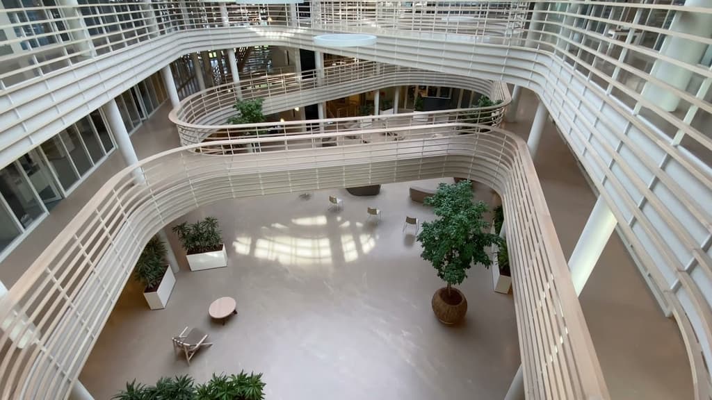 Wetsus is scientific research institute with collaboration of your universities in Europe as companies.
