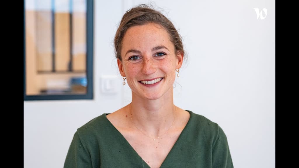 Pilar vous raconte son parcours chez Alveus, depuis stage de fin d'études en tant que Responsable de Ruche jusqu'à son poste actuel en RH !