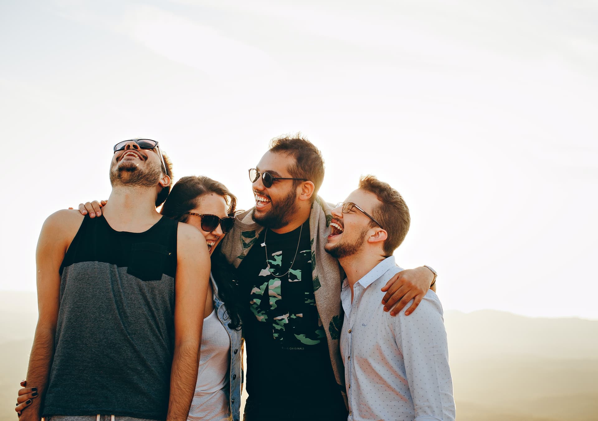 Un groupe d'amis qui rient