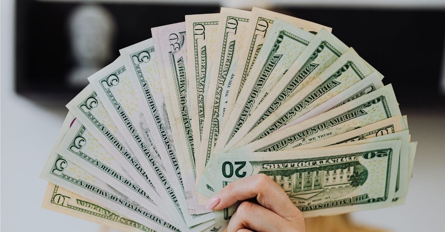 Des billets de dollars
