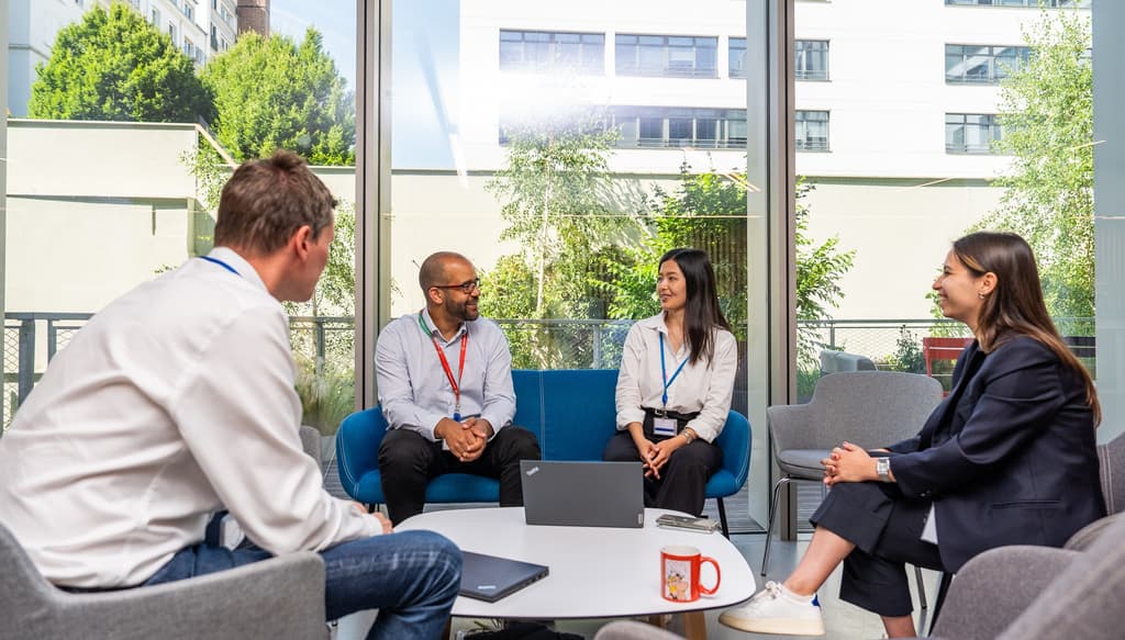 Dans les bureaux comme à l'espace café, nos locaux sont pensés pour la convivialité.