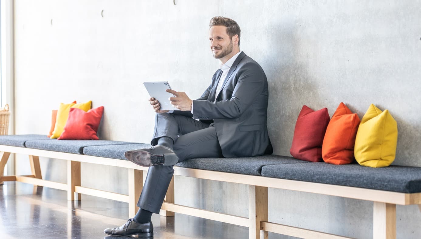 Außerhalb unserer Meetingräume und Büros findet sich immer ein Platz, an dem man in entspannter Atmosphäre arbeiten kann