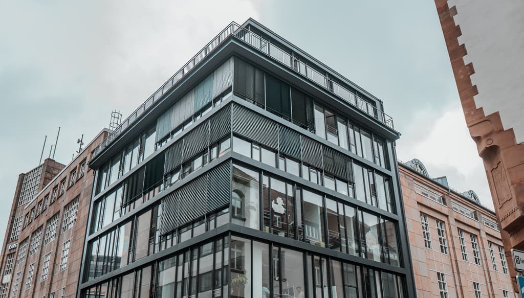Unsere Standorte sind durch die zentrale Innenstadtlage und der optimalen Anbindung einfach zu erreichen.