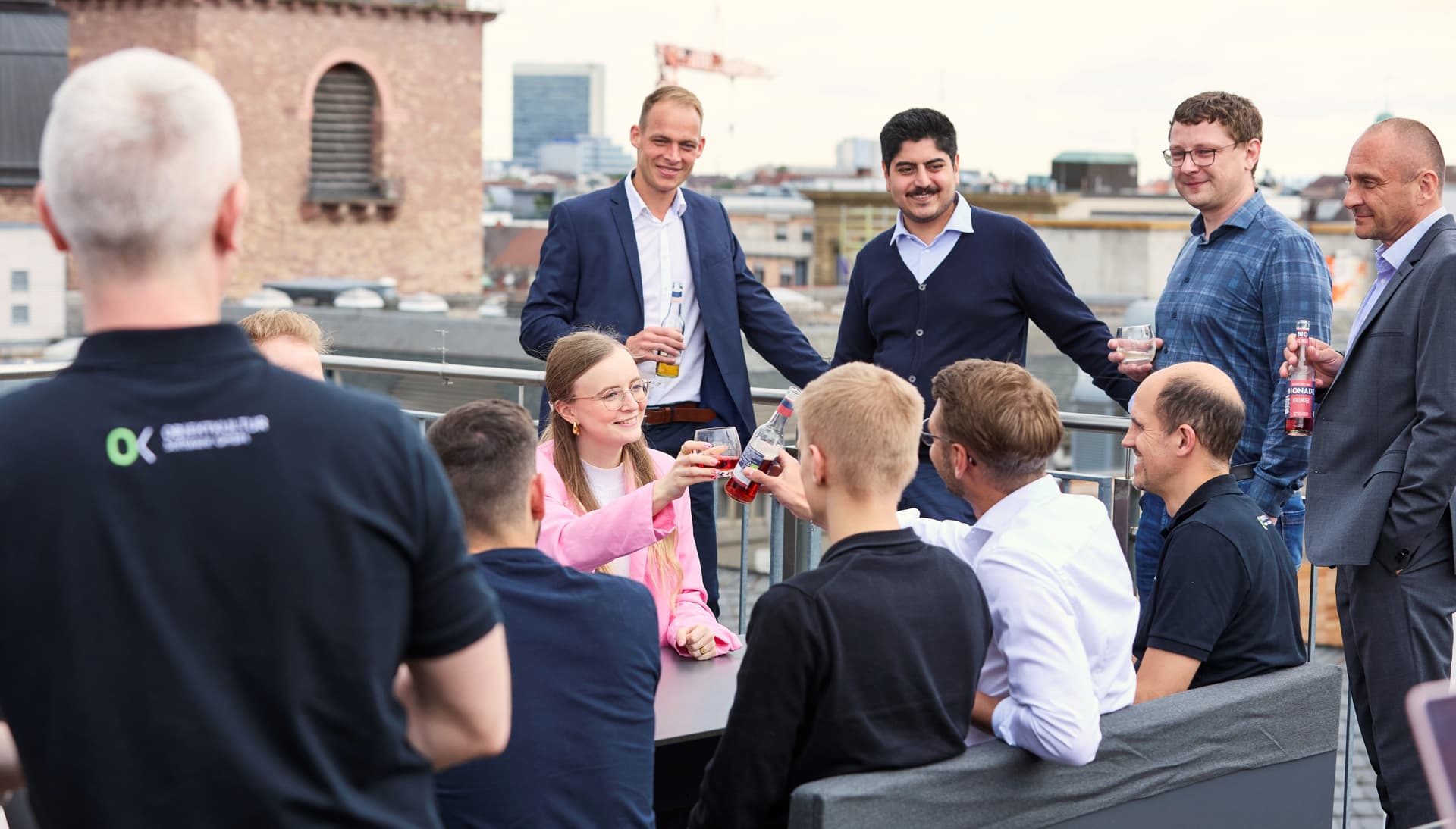 Unser Miteinander zeichnet uns aus. Wir veranstalten Events oder treffen uns auch nach Feierabend zum gemütlichen Zusammensitzen.