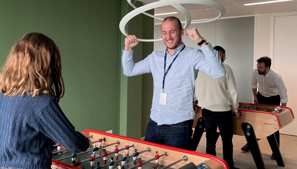 Des espaces dédiés au travail collaboratif et au partage (babyfoot, billard...)