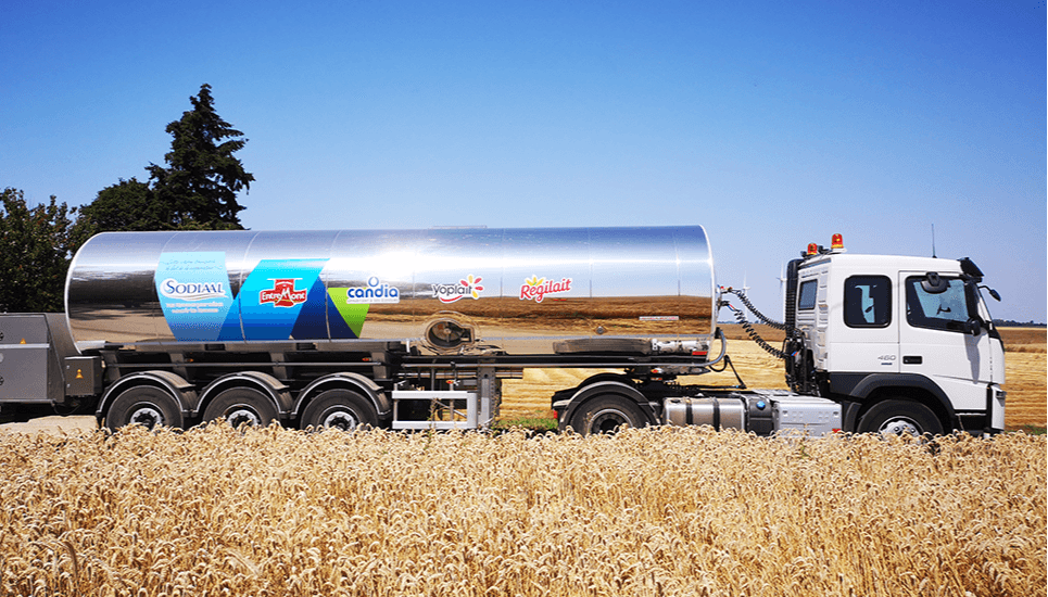 Chaque jour, nos chauffeurs laitiers sillonnent la France pour collecter le lait de tous nos producteurs