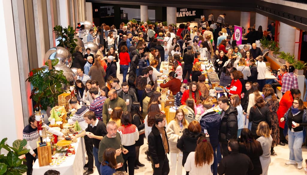 Des événements conviviaux et solidaires organisés pour nos collaborateurs.
Ici : le Marché de Noël de nos Créateurs GroupM !