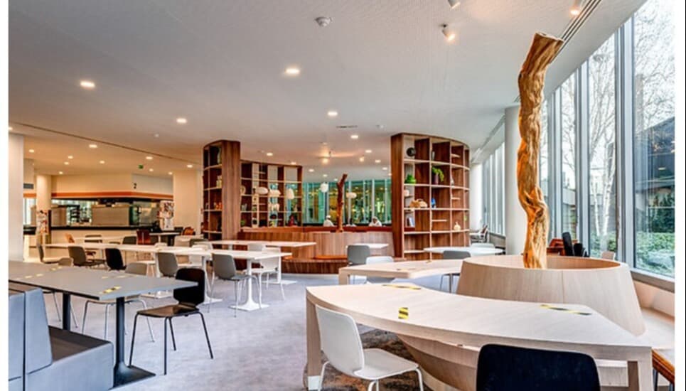 Un restaurant d’entreprise où saveurs, échanges et détente se rencontrent !