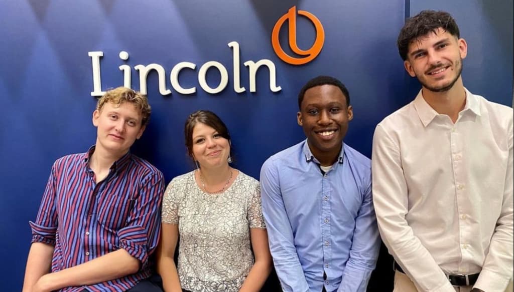 Les stagiaires a leur arrivée chez Lincoln !