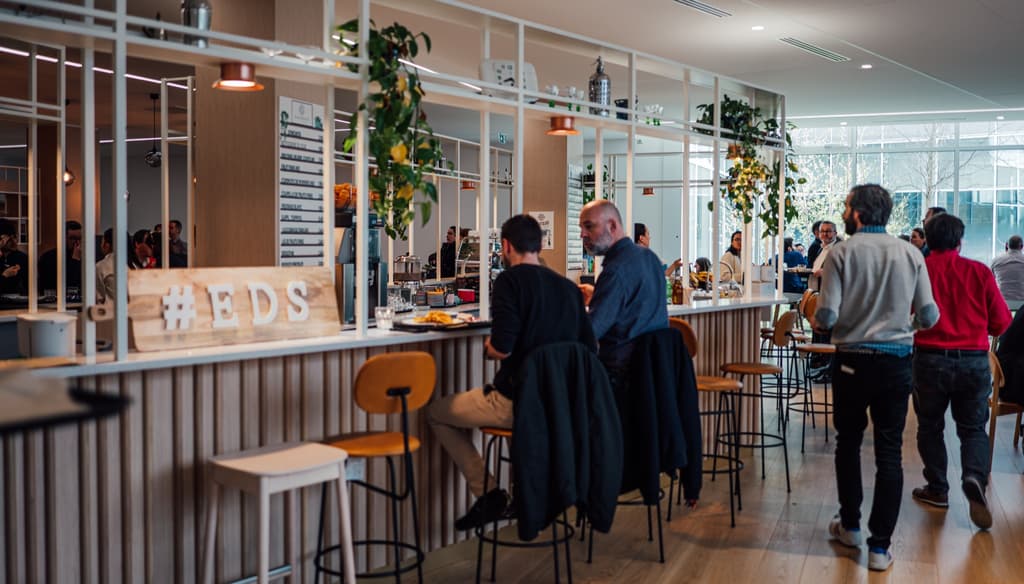 Notre restaurant, avec ses trois cuisines (L'Atelier, Grill et Italien), mise sur le circuit court pour des plats aux ingrédients locaux .