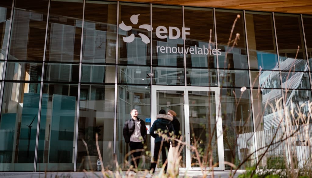 La tour Origine, située à la Défense, héberge nos bureaux. Panneaux solaires, toiture végétalisée.. elle aussi est engagée !