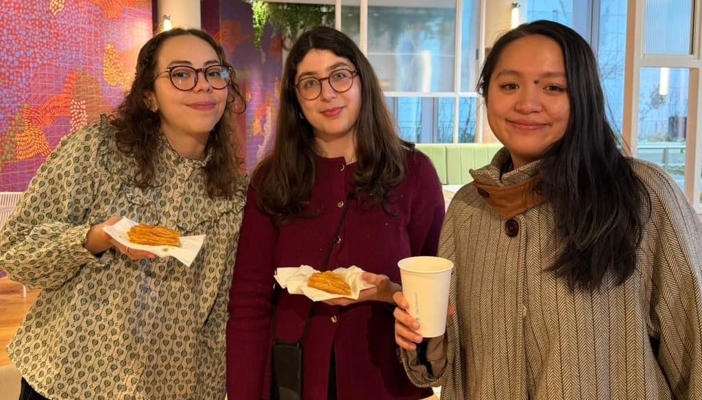 Pause conviviale : galette, sourires et échanges entre étudiants !