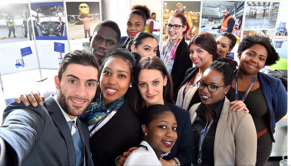 Des stagiaires et alternants heureux dans l'entreprise