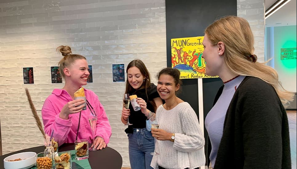 Ein Teil unseres Green-Teams beim wöchentlichen Get-together