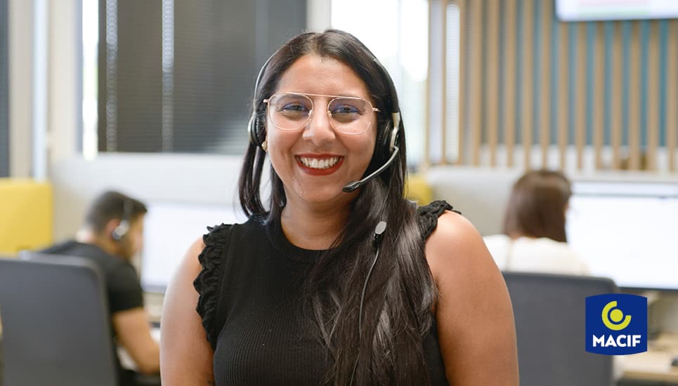 Sarah, conseillère commerciale en Centre de la Relation Client