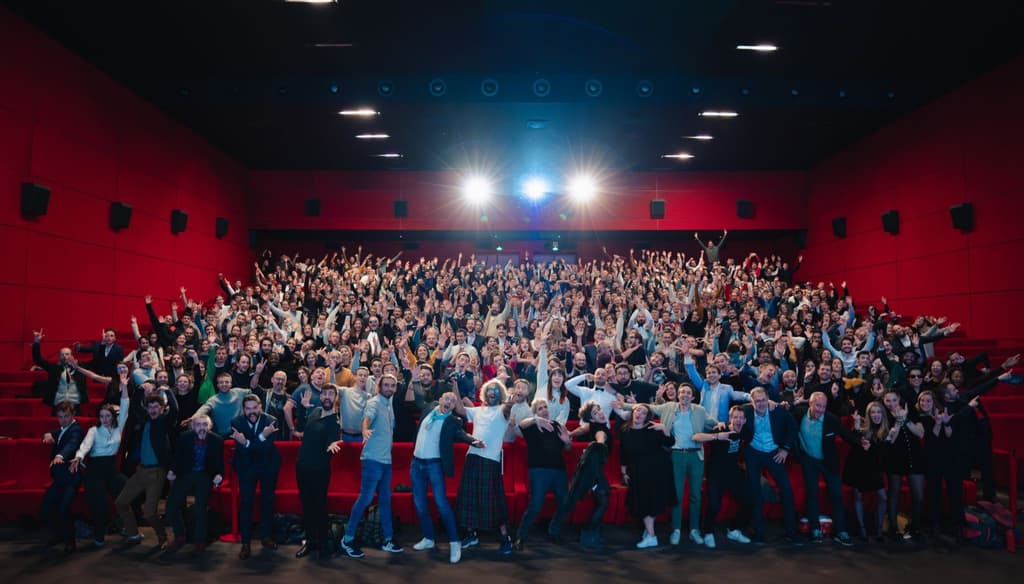 Tu veux savoir Ă quoi ressemble un rassemblement de Luccasiens ?
À ça.