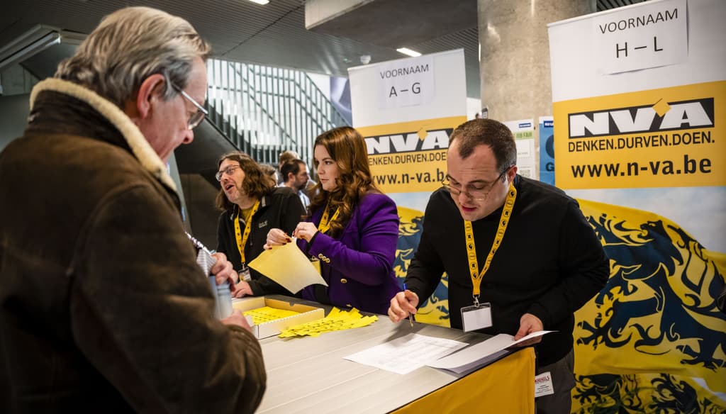 N-VA-medewerkers dragen hun steentje bij op partijevenementen zoals congresdagen en gespreksavonden.