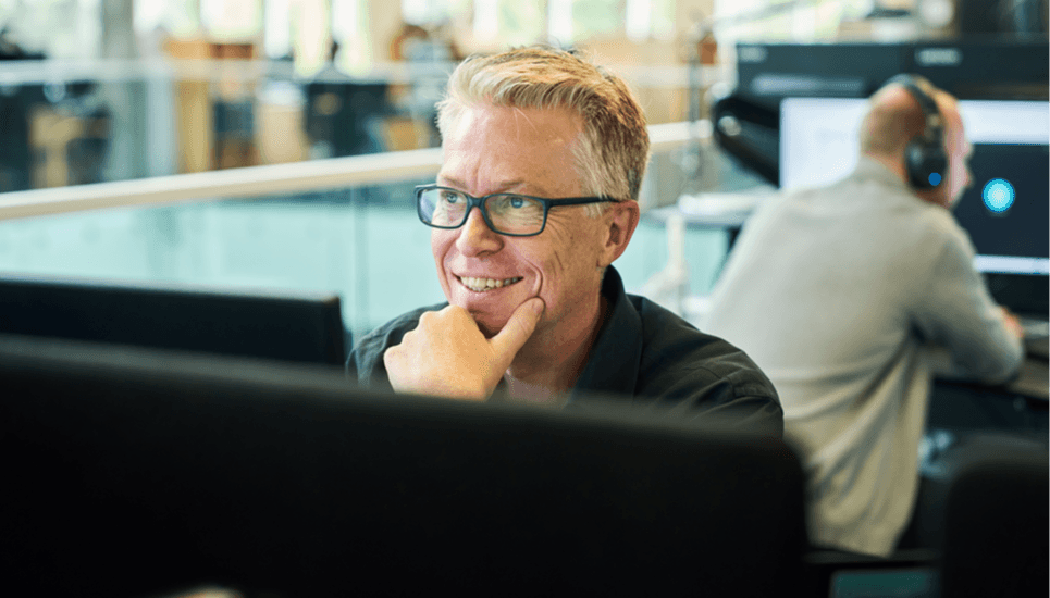 Kolleger, der altid er klar på at hjælpe dig med et smil