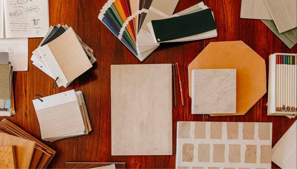 De la composition des couleurs à la sélection des matières... Chaque pièce est l'oeuvre des coeurs à l'ouvrage qui composent le studio.
