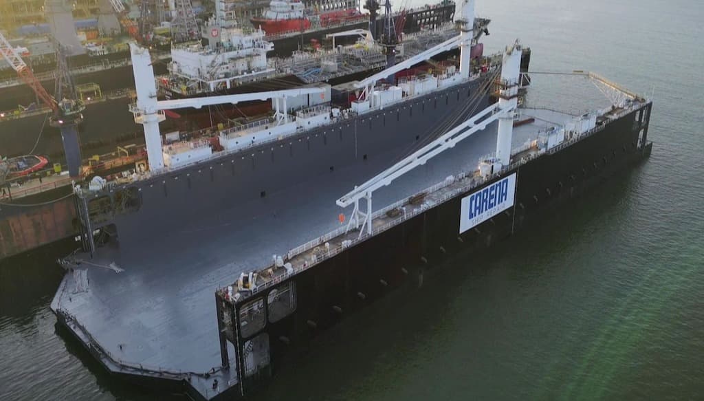 CARENA présente son nouveau dock flottant de 12 000 tonnes aux autorités ivoiriennes et à ses clients.