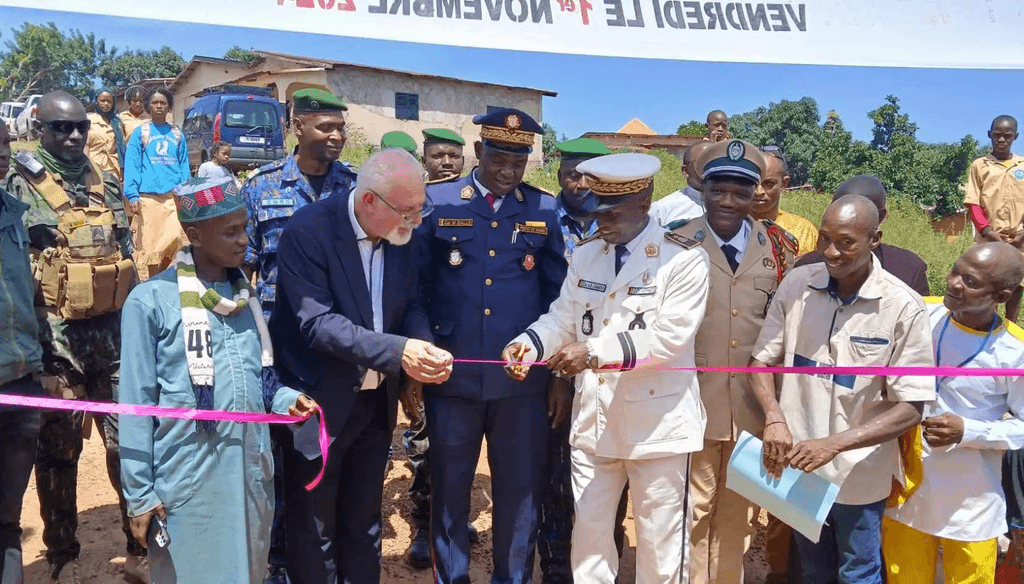 Le 1er novembre 2024, AGL a inauguré l’école Danouwely Kol-Kol à Mamou avec l’ONG Guinée Éducation Bénévolat.