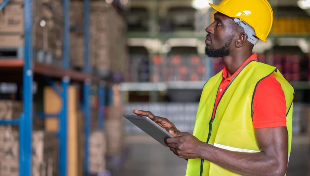 Nous proposons des solutions d'entreposage et de distribution adaptées aux besoins spécifiques des secteurs industriels.