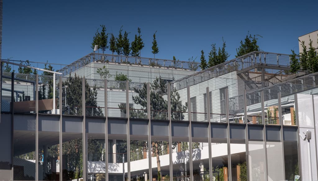 Une partie de nos bureaux situés sur le stade, au village