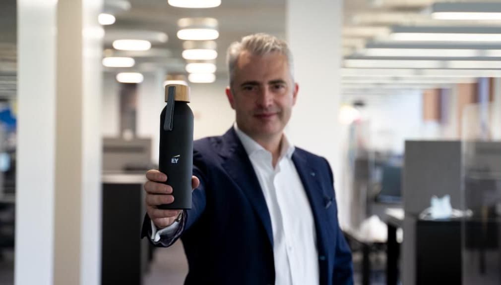 Sustainability at EY Luxembourg with reusable bottles