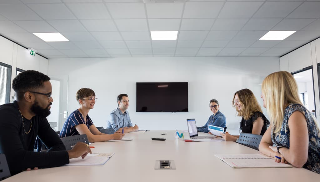 Nos équipes ont à leur disposition de grandes salles de réunion lumineuses et agréables.