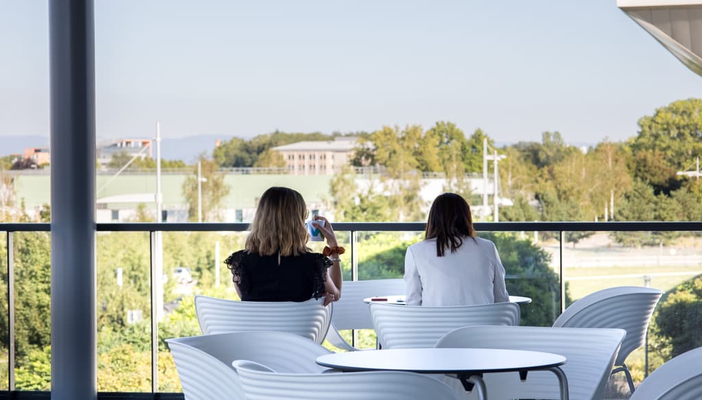 Profitez de nos espaces extérieurs autour d'une pause café.