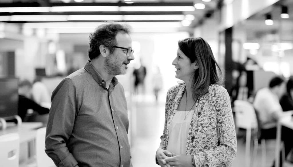 Echange entre collaborateurs