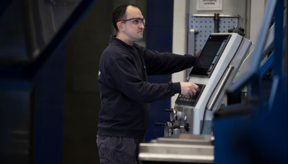 It takes a bunch of diverse people to move the world's biggest businesses. That's why we say that, in BEUMER Group, we are "made different"