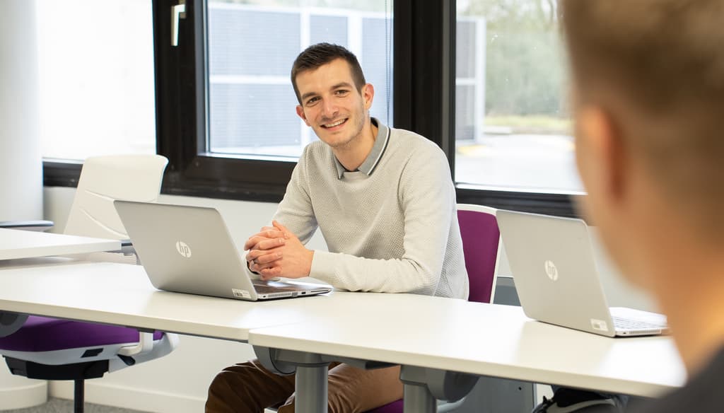 Julien, chargé de projet communication marketing