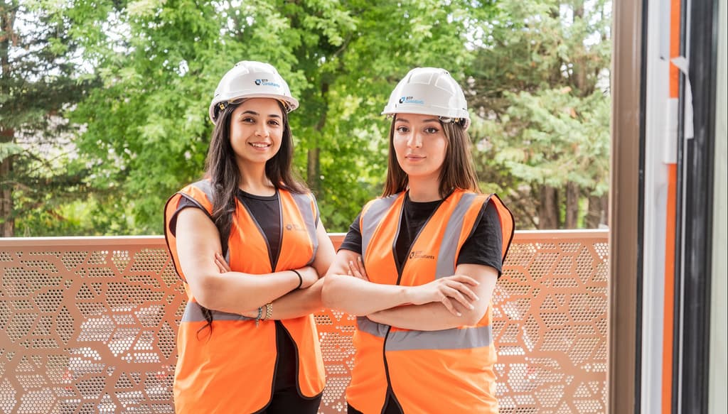 Nous rejoindre c'est : une intégration accompagnée et tutorée, des formations, une rémunération attractive & une évolution professionnelle.