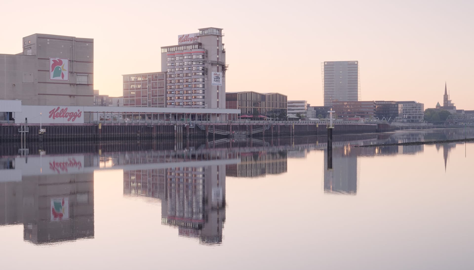Wo Wasser auf grüne Ideen trifft – Nachhaltig bauen, lebendig leben.