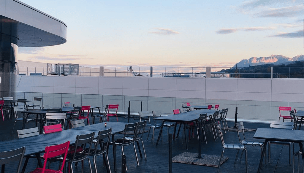 Vue de la terrasse de l'Usine d'Evian
View from the Evian Factory terrace