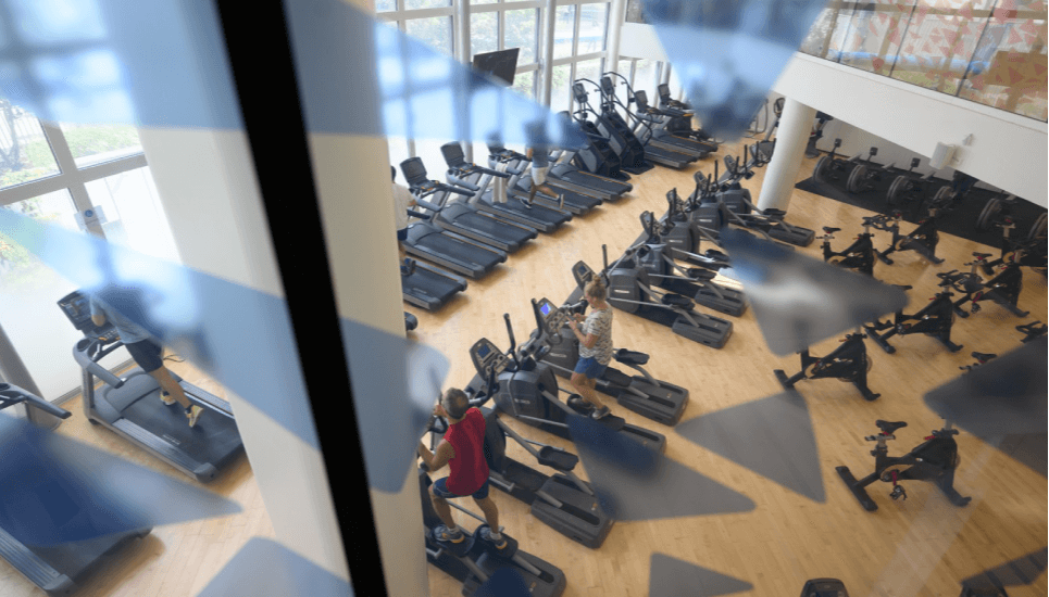 La Tour est dotée d'une salle de sport, de salle de squash. Des dizaines de cours collectifs sont également proposés.