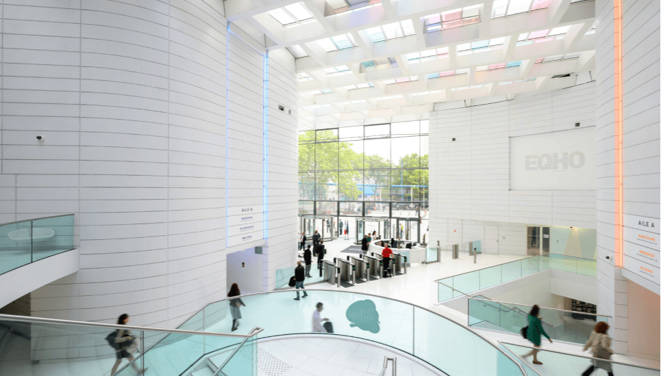 La Tour EQHO se situe au cœur de la Défense et regroupe tous les métiers KPMG : Audit, Advisory, Expertise Comptable & Conseil, Avocats