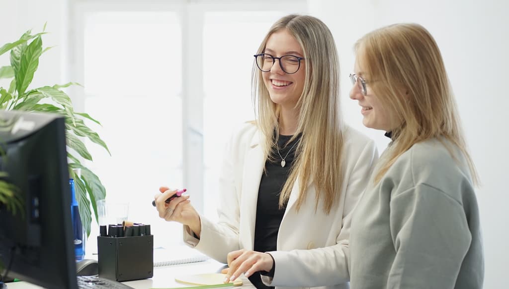 Nach deinem Onboarding wirkst du im Tagesgeschäft mit, lernst die Prozesse kennen und übernimmst selbst Projektverantwortung.