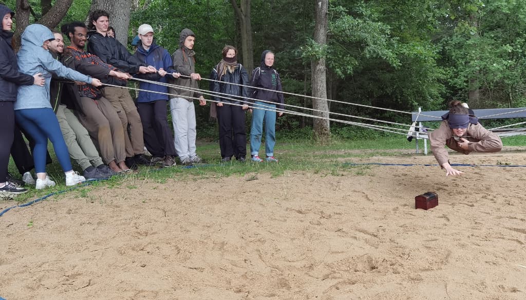 Kooperative Teamübungen sind ein wichtiger Bestandteil der erlebnispädagogischen Aktionen.