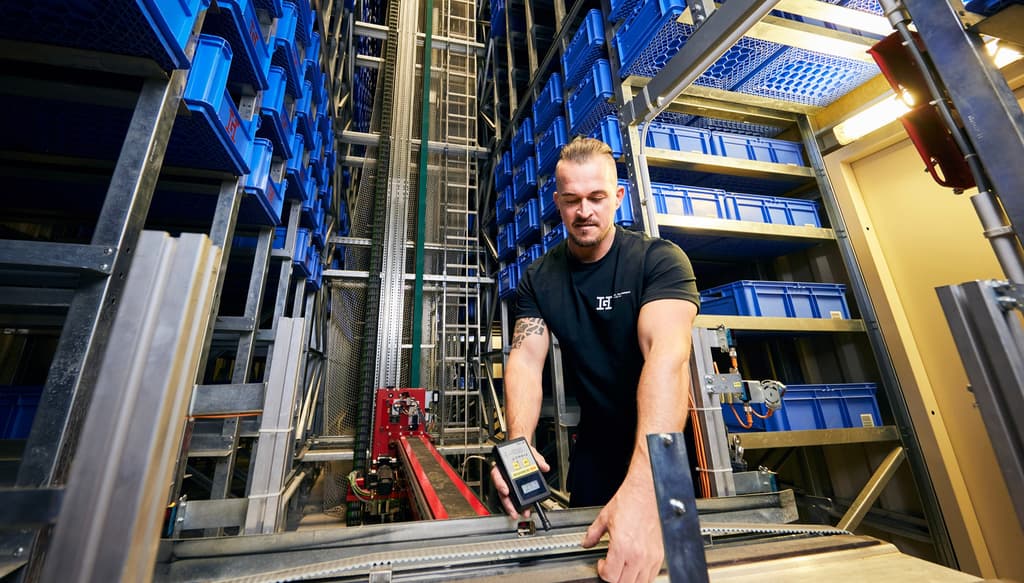 Arbeiten in unserem modernen Hochregalsystem