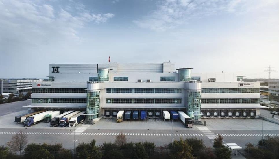Logistikzentrum Hamburg Allermöhe -
Unsere beiden Logistikzentren bilden die Basis für unseren weltweiten Warenstrom