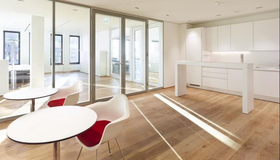Unternehmenszentrale -
Neue Büroräume, die Tradition und Moderne bestmöglich vereinen, sorgen für eine optimale Arbeitsatmosphäre